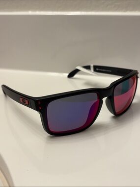Oakley Black Frame Sunglasses mirror lens